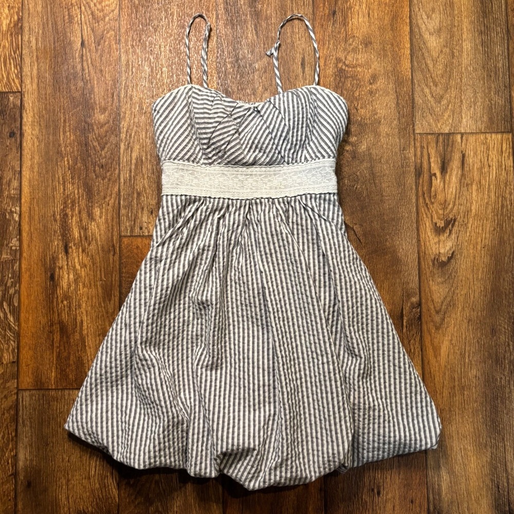 Speechless Dress Size 5 Gray Whit Stripe Bubble Hem Spaghetti Strap Short
